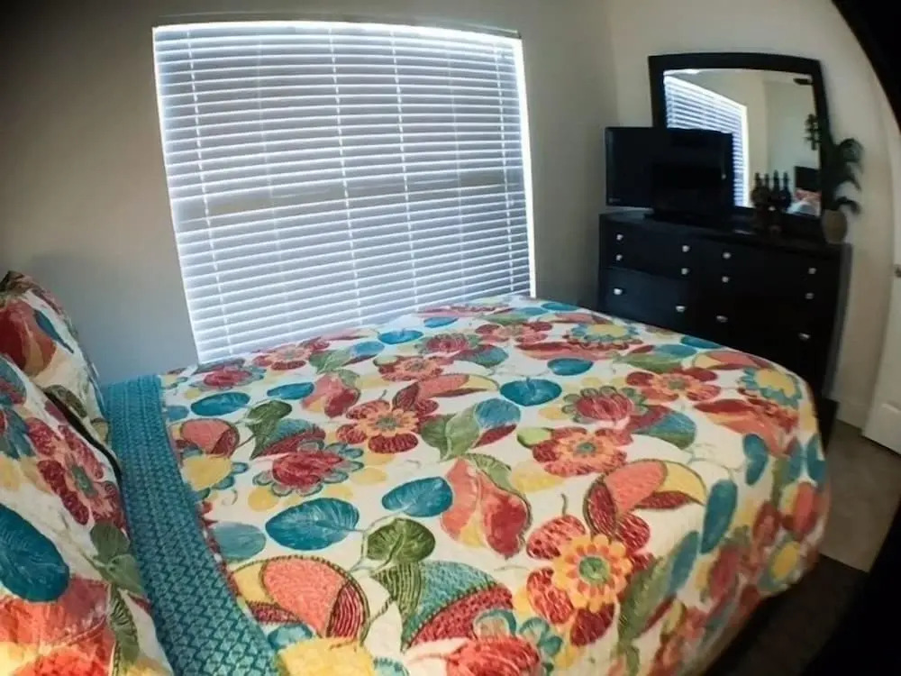 South Facing Pool - Bright Sunny ! 3 Bedroom Home by RedAwning