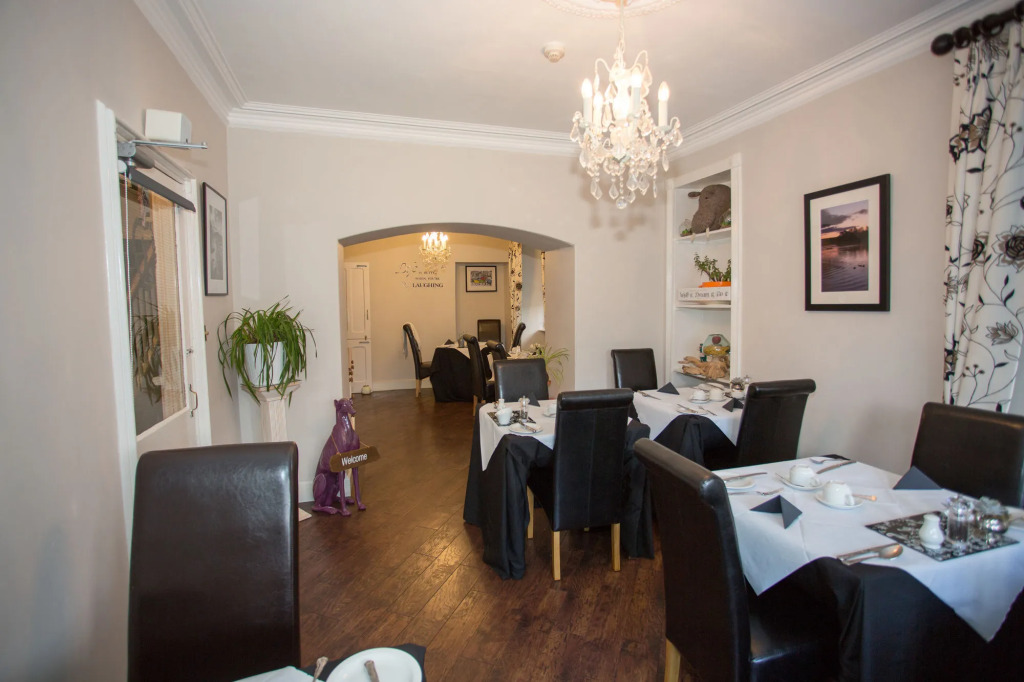 Holly Lodge Guest House with FREE off site health club