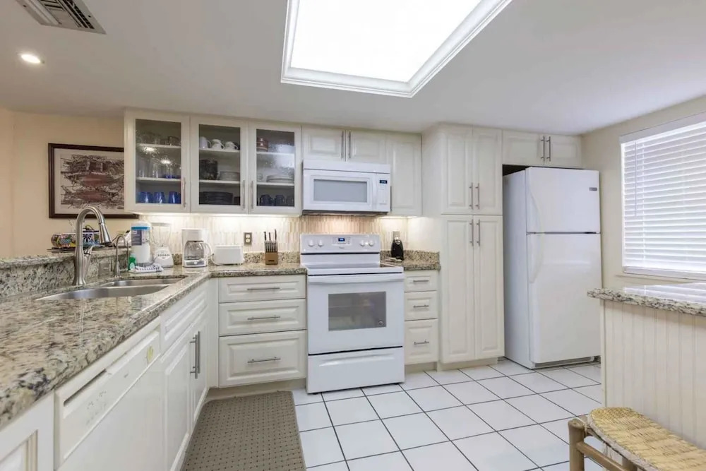 Suntide II Condominium 303