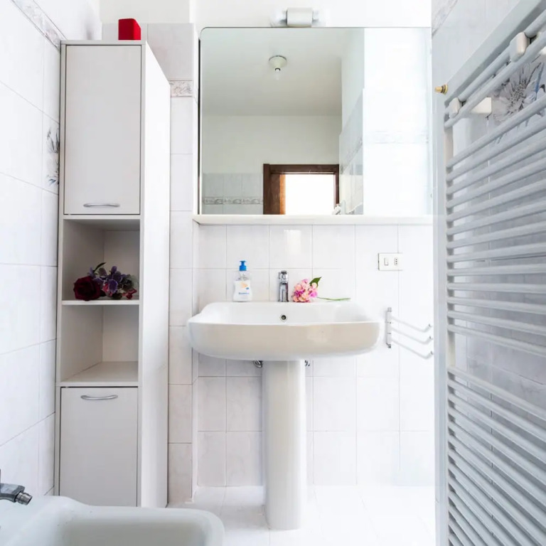 Pisani 4 in Monza With 1 Bathrooms