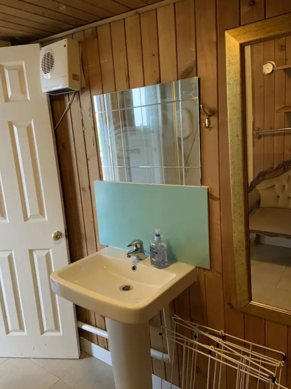 Economical 2BR Small Furnished Annex-high Wycombe