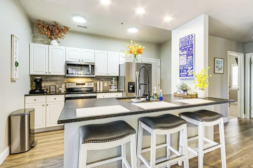 Pool Access + Private Deck: Lake Ozark Retreat