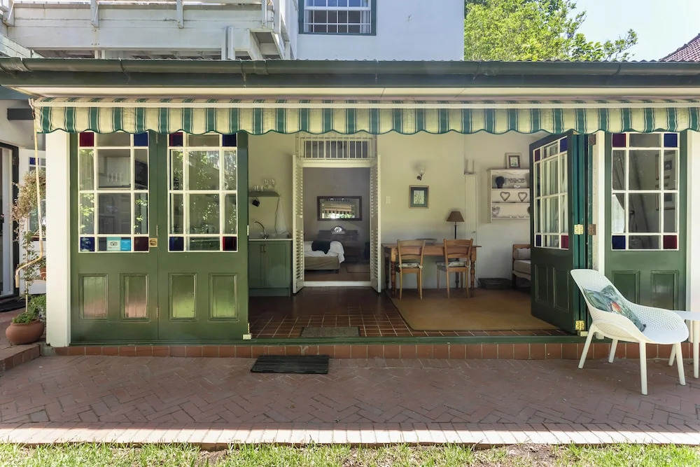 Sandown Lodge