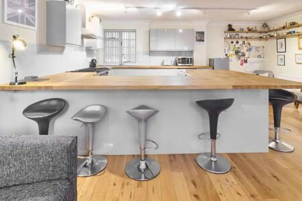 Host Stay Cobb Court