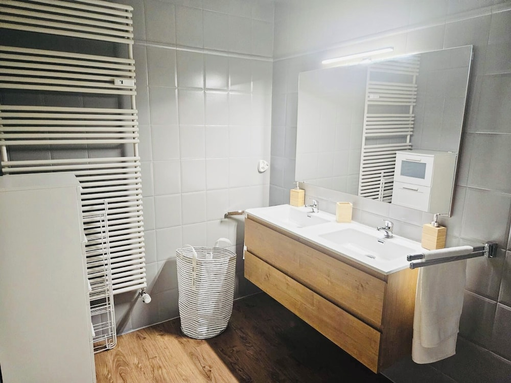Large 3bedrooms in belair TerraceParking