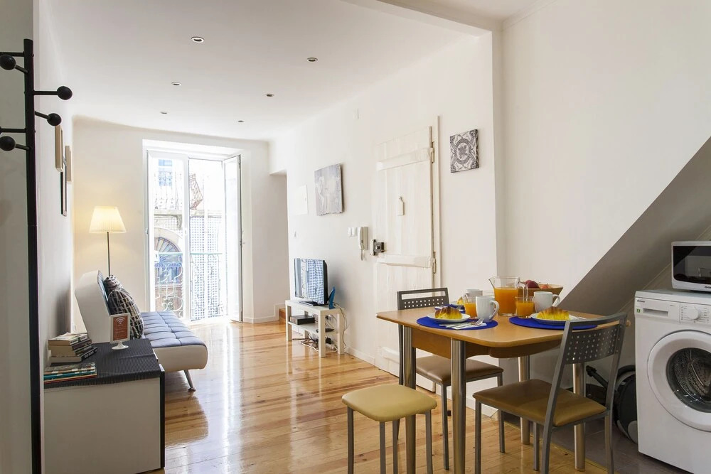 ALTIDO Cosy 1-bed flat w/balcony in Pena, close by subway, viewpoint&park