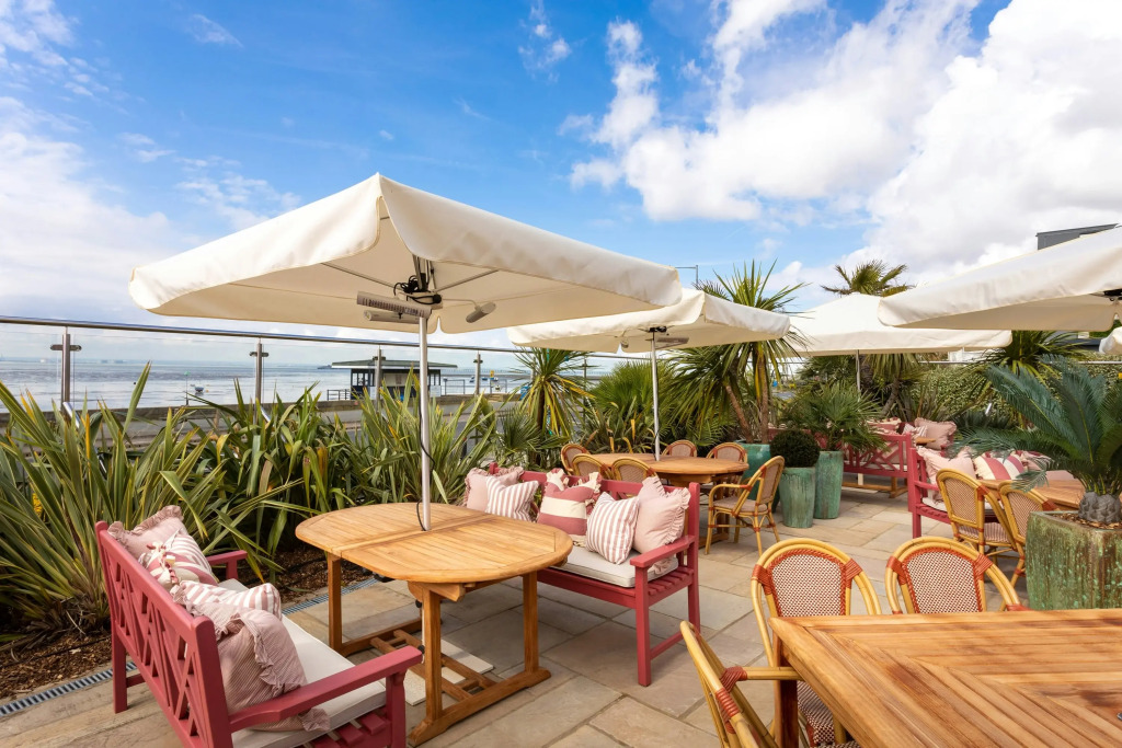 Roslin Beach Hotel