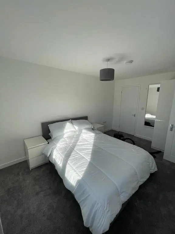 Double room with private bathroom in Basingstoke