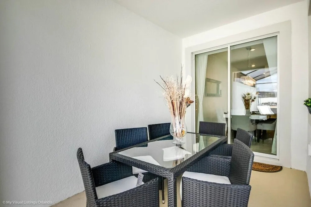 Gorgeous Townhome In Champion's Gate Near Disney! 4 Bedroom Townhouse by RedAwning