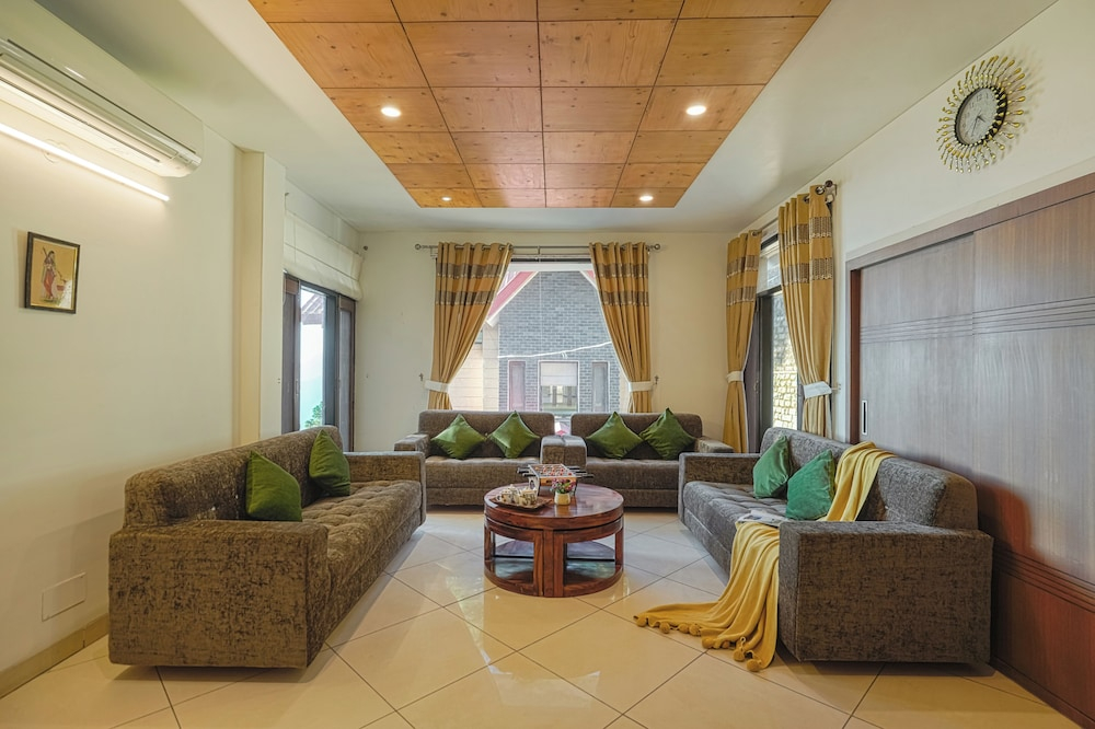 Alaya Stays Golden Meadow Villa