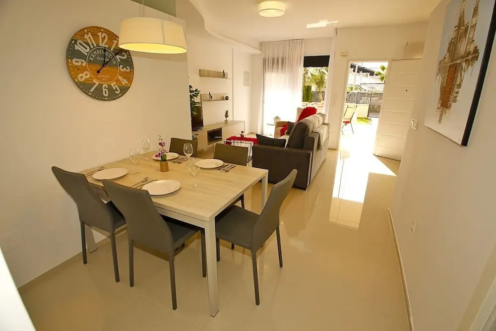 Pepper Street Apartment