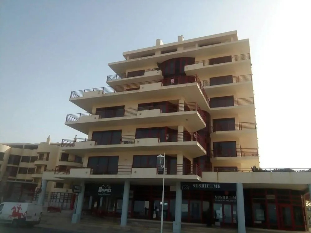 2 Bed Flat - Sleeps 4 - Parking - Wifi