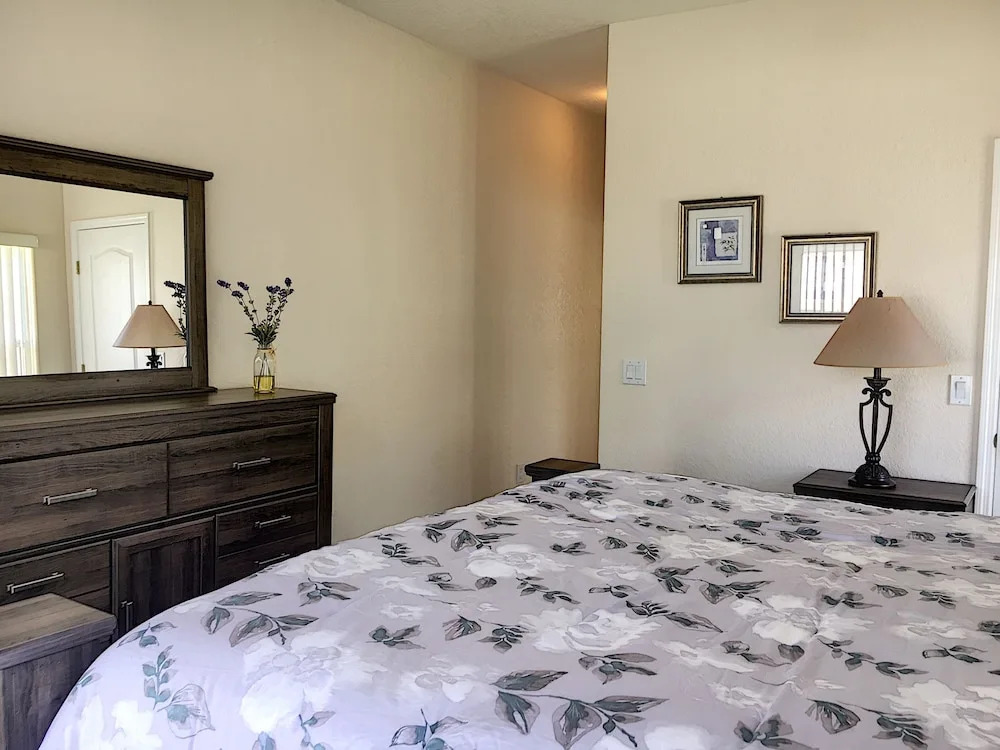 Charleston Manor by Florida Spirit