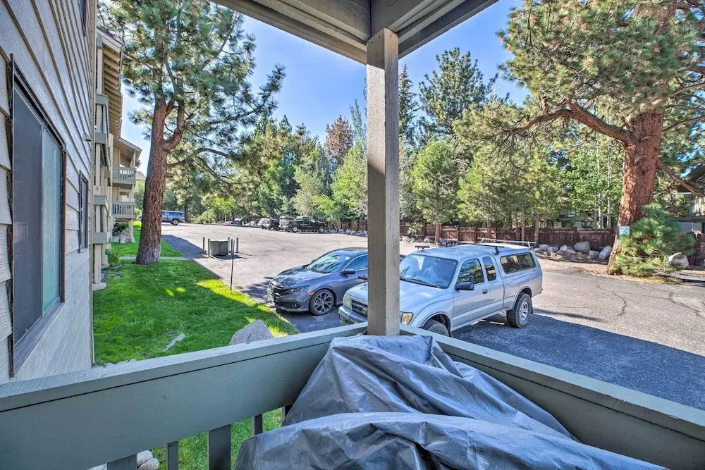 Cozy Mammoth Lakes Studio: 5 Mi to Ski Slopes