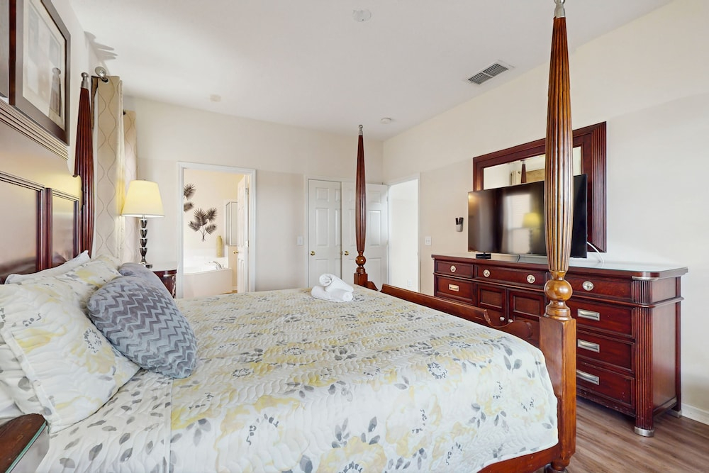 Spacious 6BR Resort Home With Private Pool, Game Room & Near Disney Parks