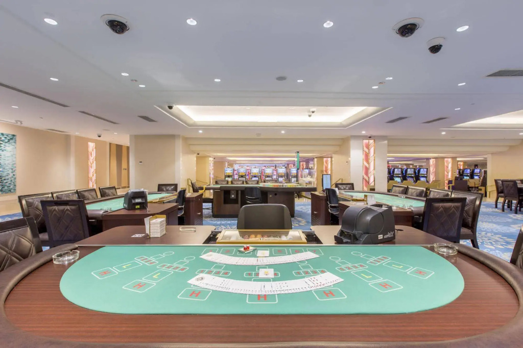 Royce Hotel & Casino