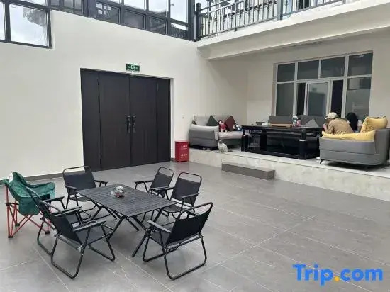 Shangri-La Songlan Hostel (Dukezong Ancient City)