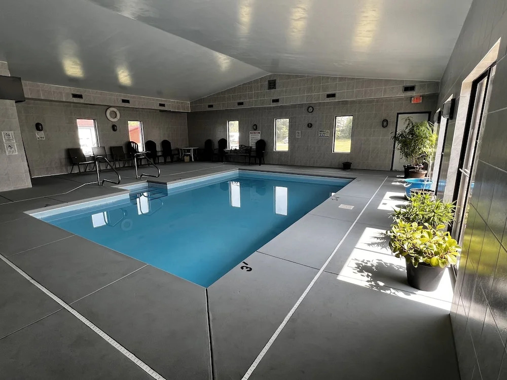 Sky Lodge Inn & Suites - Delavan