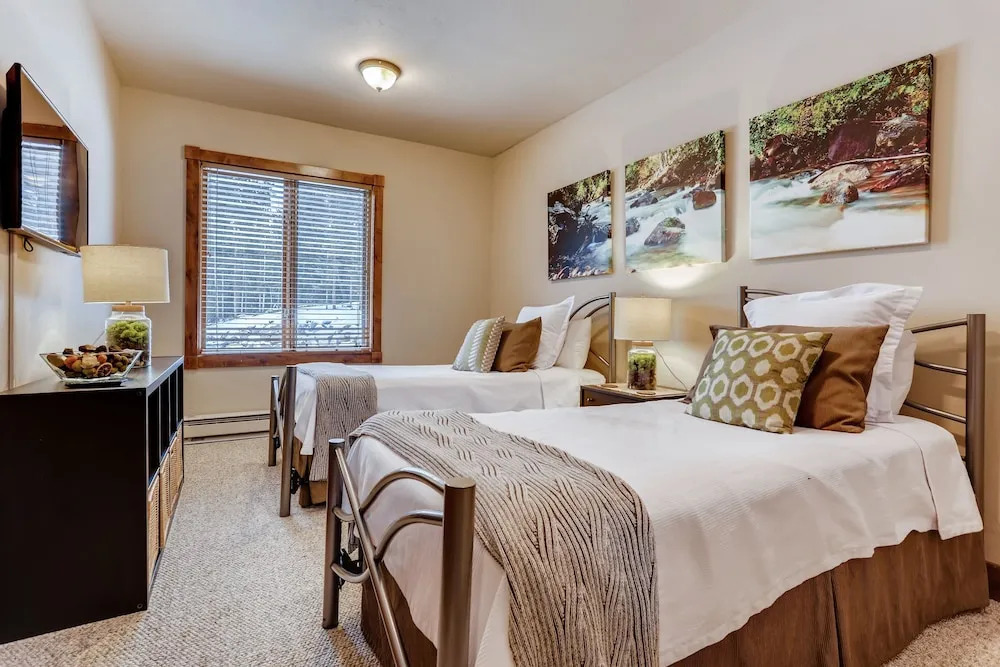 Opulent Breck Haven: Theater, Hot Tub, Billiards 7 Bedroom Home