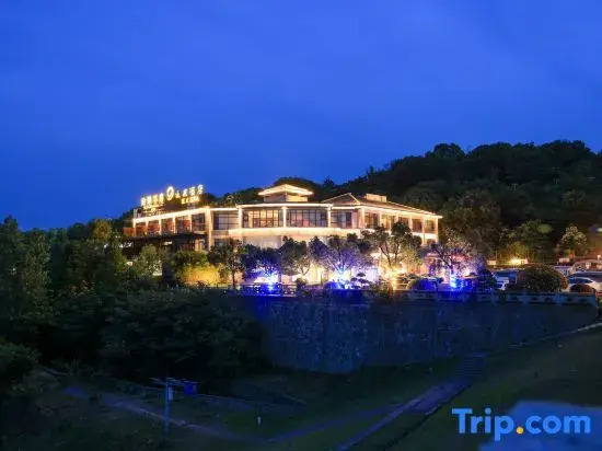 Tianmu Lake Yuhu Peninsula Hot Spring Hotel