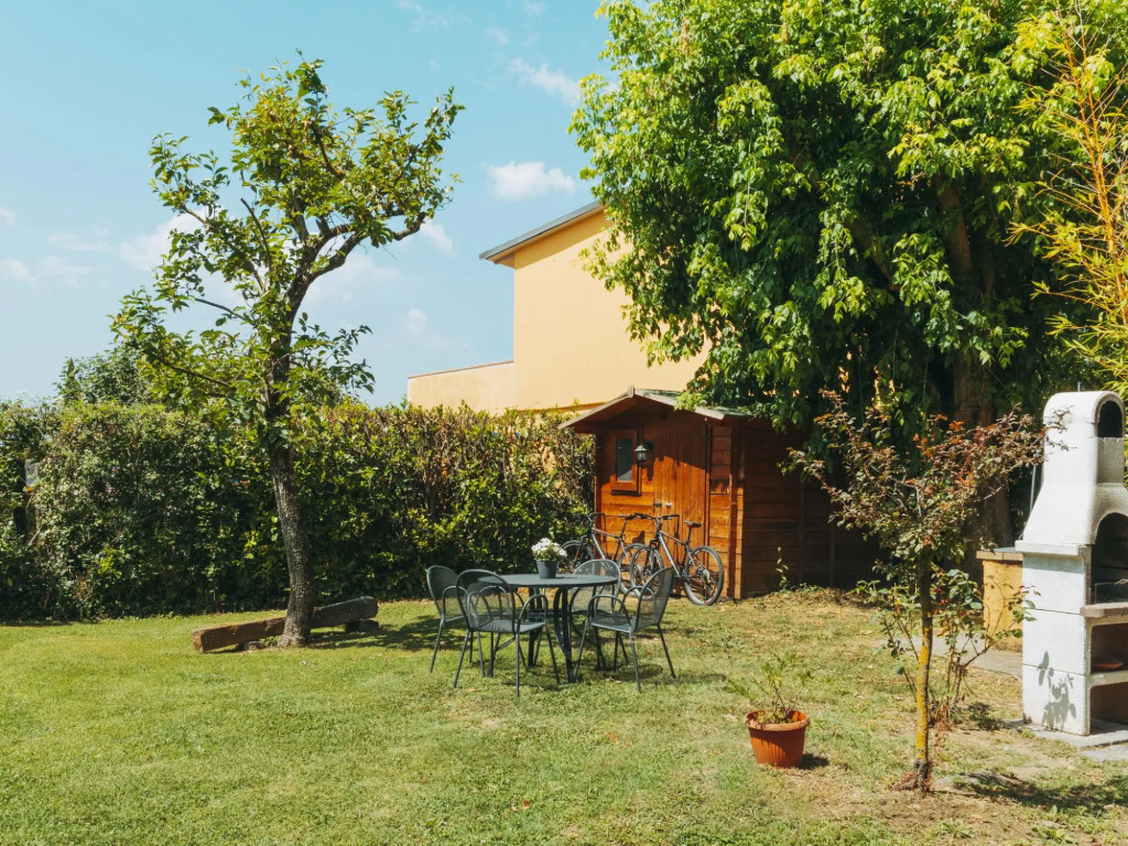 A Peaceful Farmhouse in Cortona with Swimming Pool