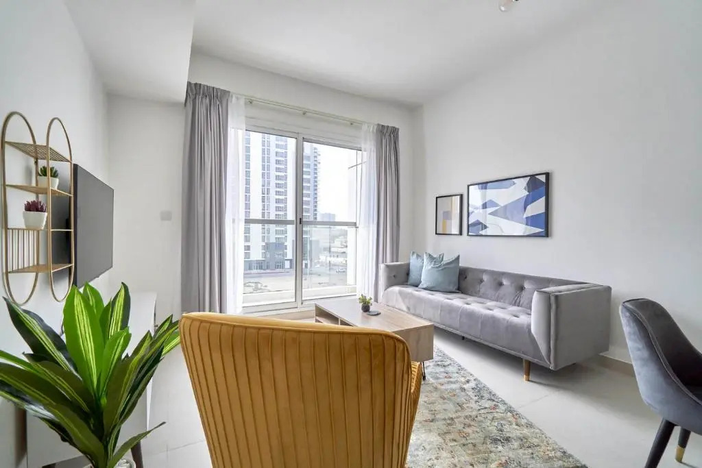 Stella Stays Chic 2 BDR Dubai JVC Large Terrace