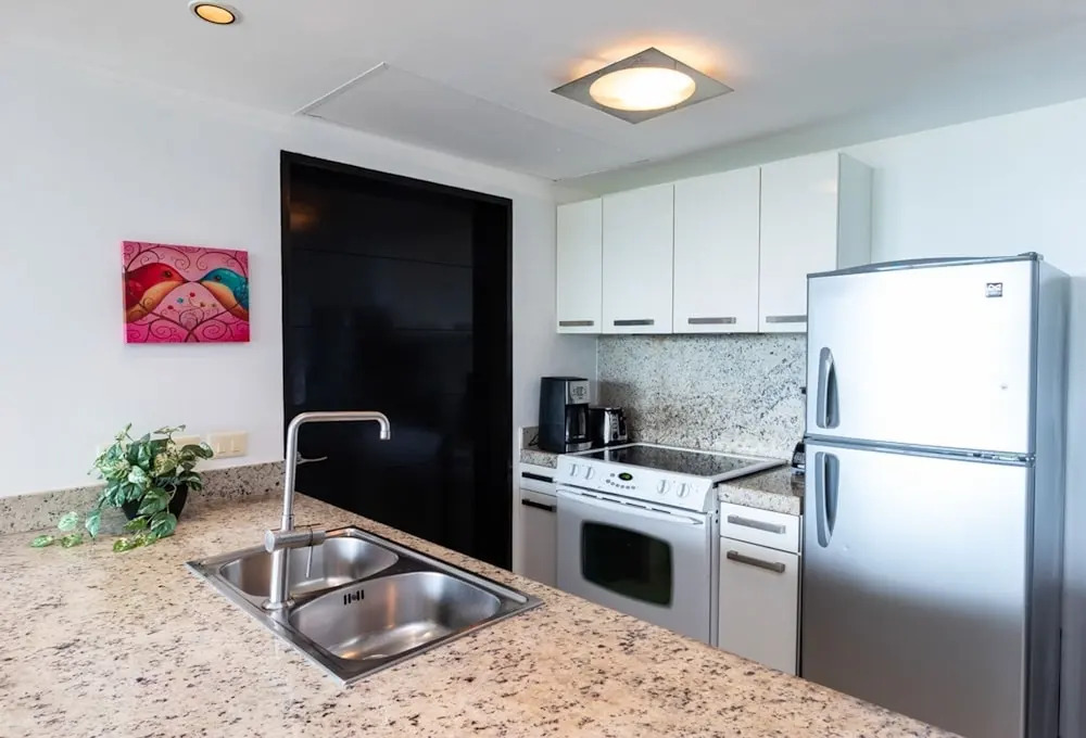 Elements 223 2 Bedroom Condo by Redawning