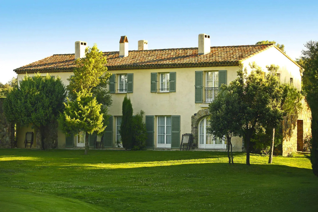 Terraced house in Domaine de Saint-Endréol with golf, SPA and communal pool