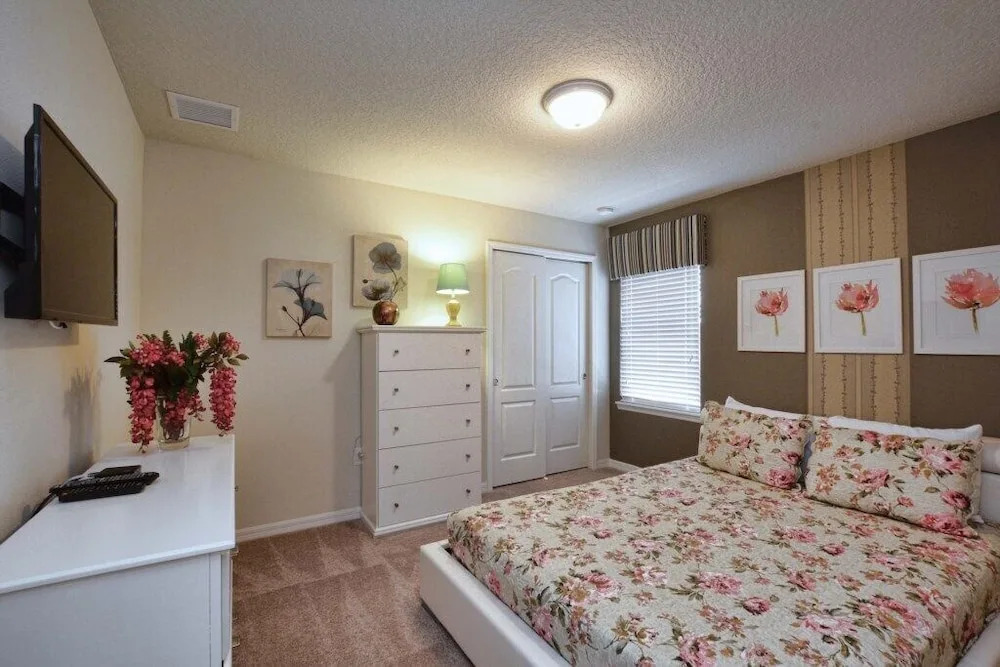 Windsor at Westside-6 Bedrooms House W/pool-3700ww Home