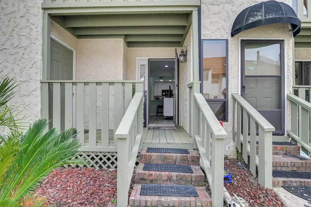 Cozy Myrtle Beach Getaway: 1 Block to Ocean!