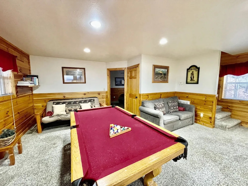 Picture Perfect 2 Bedroom Cabin by RedAwning