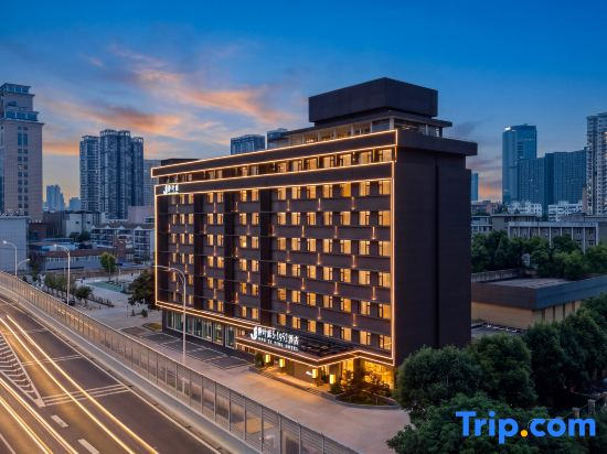 Jingyeting S·1952 Hotel HUST Optics Valley PedestrianStreet