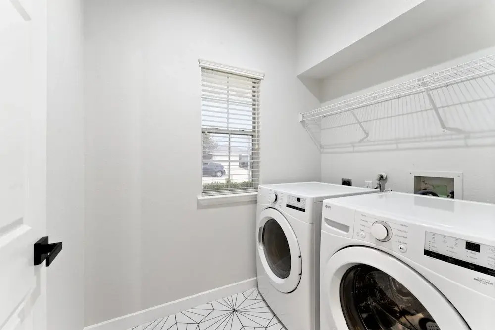 Modern & Homey 3BR Home, Remote Work Friendly, King Beds, Fast WiFi