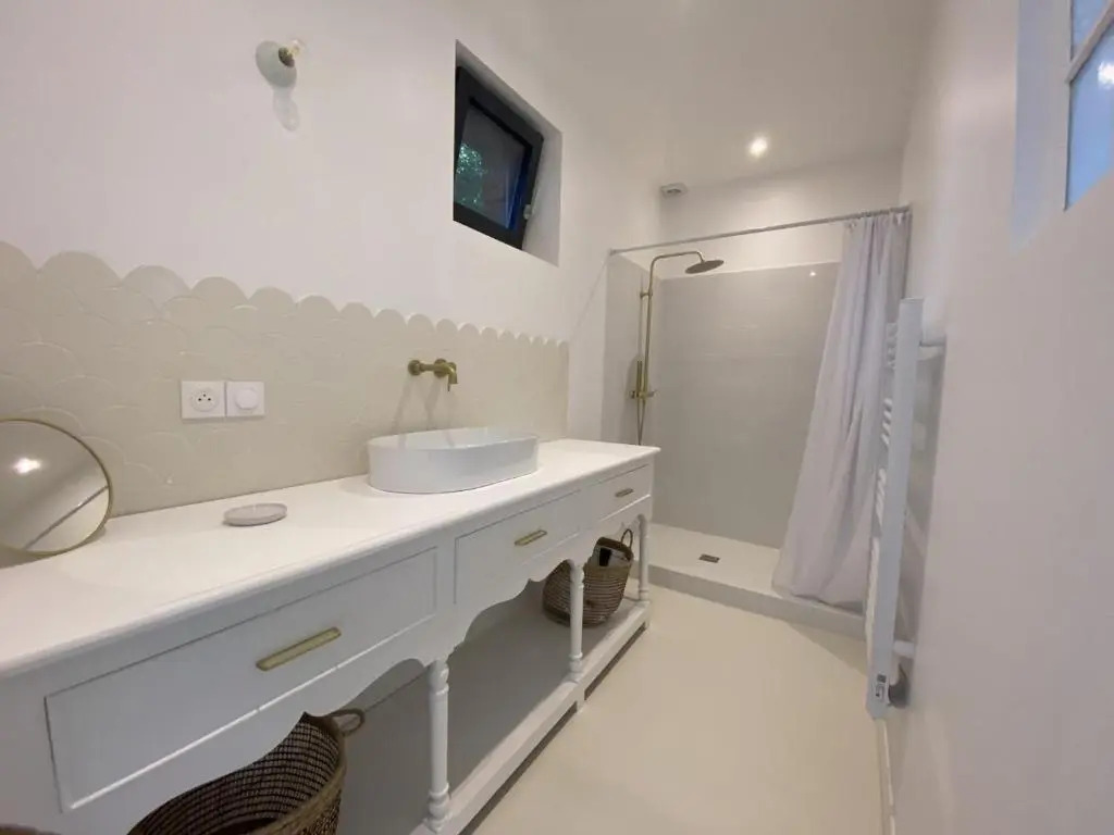 Gîte de Charme à Senlisse: Confort Haut de Gamme, Parc Arboré, Cheminée, Wifi Gratuit, Proche Châteaux - FR-1-527-9