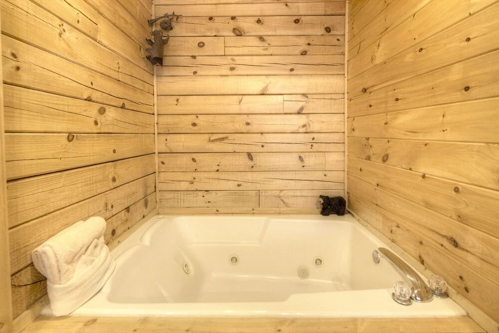 The Cozy Bear by Eagles Ridge Resort