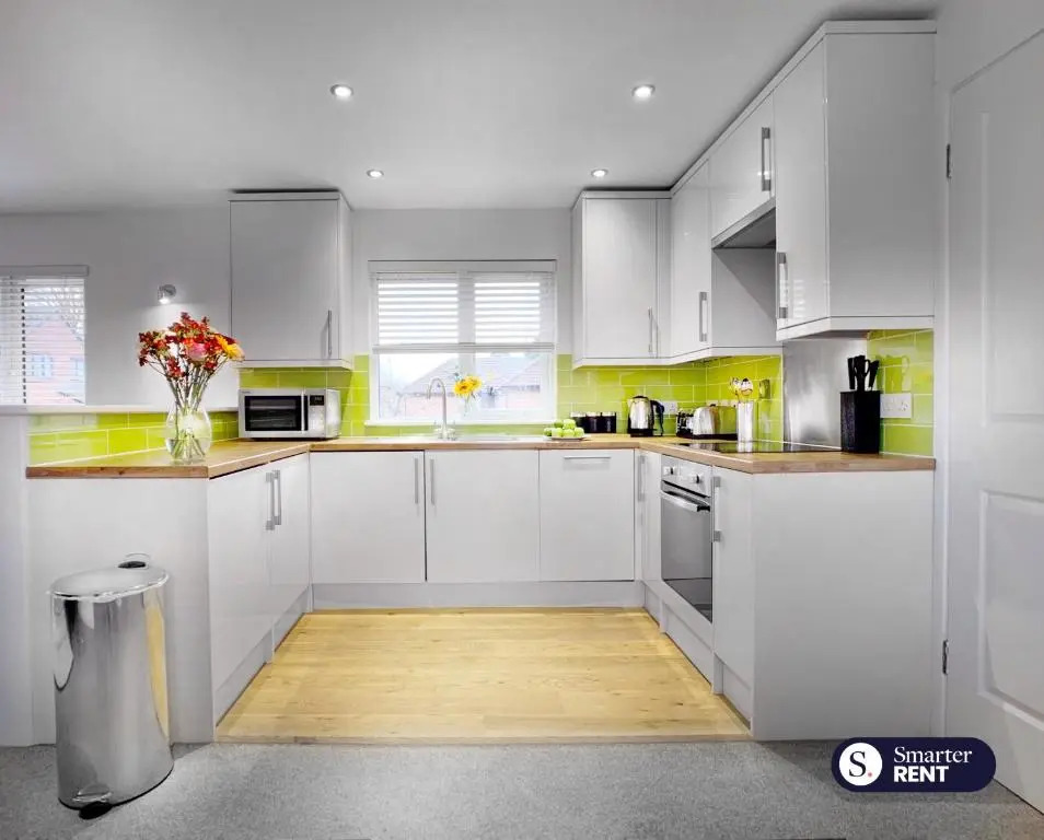 Maidenhead - 1 Bed Modern Flat - Private Entrance