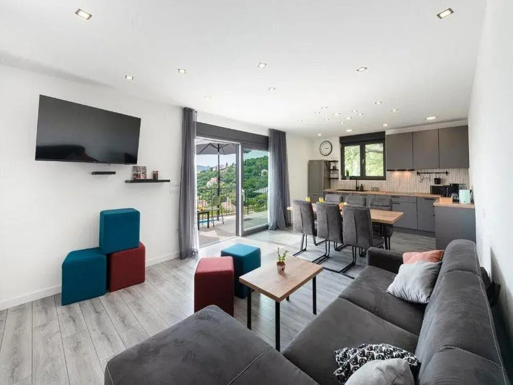Holiday Home Nest
