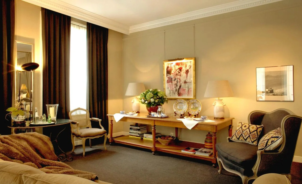 Hotel 717