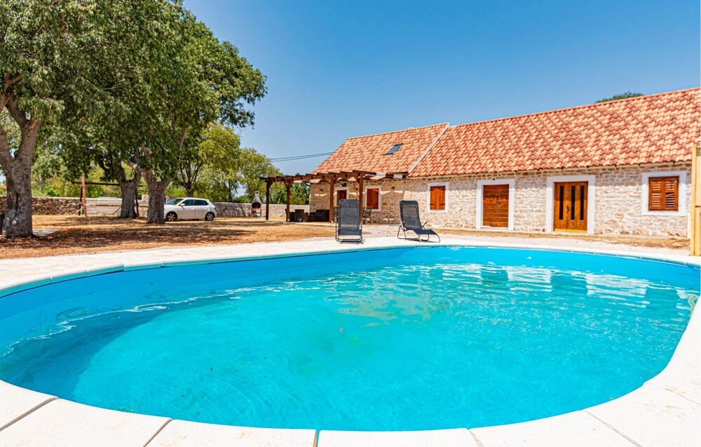 2 Bedroom Beautiful Home In Drinovci