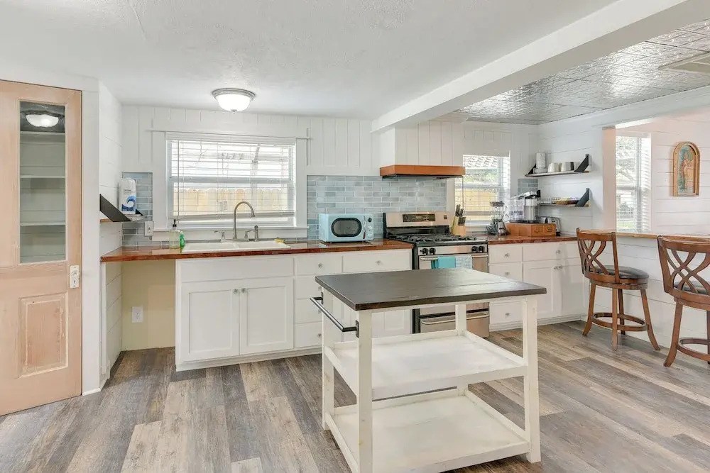 Galveston Vacation Rental: Deck & Central Location