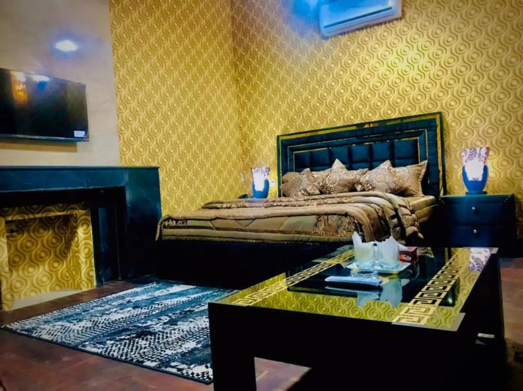 Royal Luxury Hotel Lahore