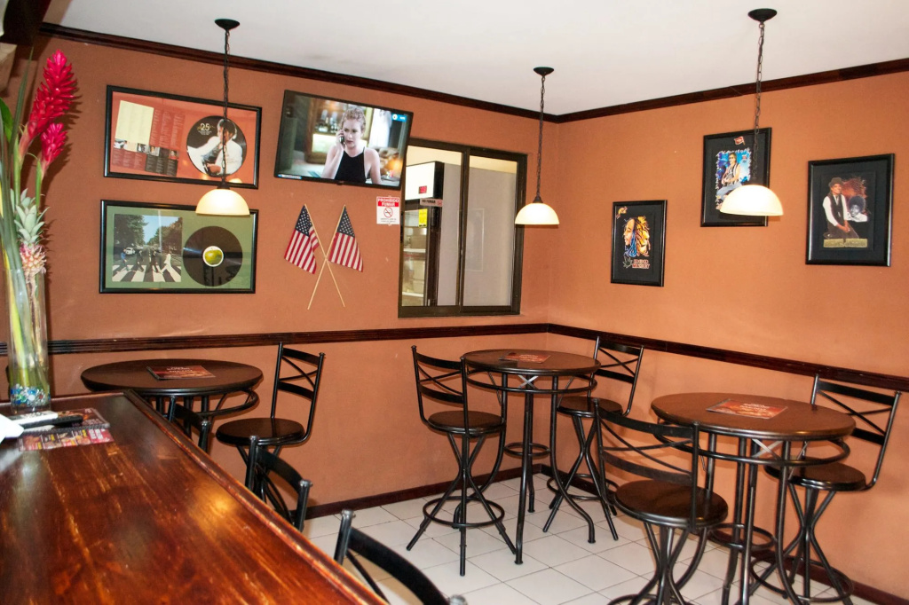 Berlor Airport Inn
