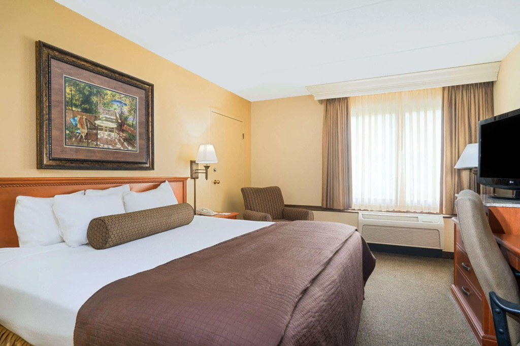Ramada by Wyndham Plymouth Hotel & Conference Center