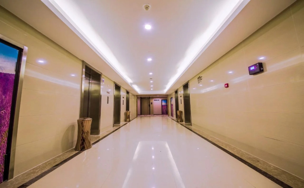 Lavande Hotel Haining Leather City Yintai