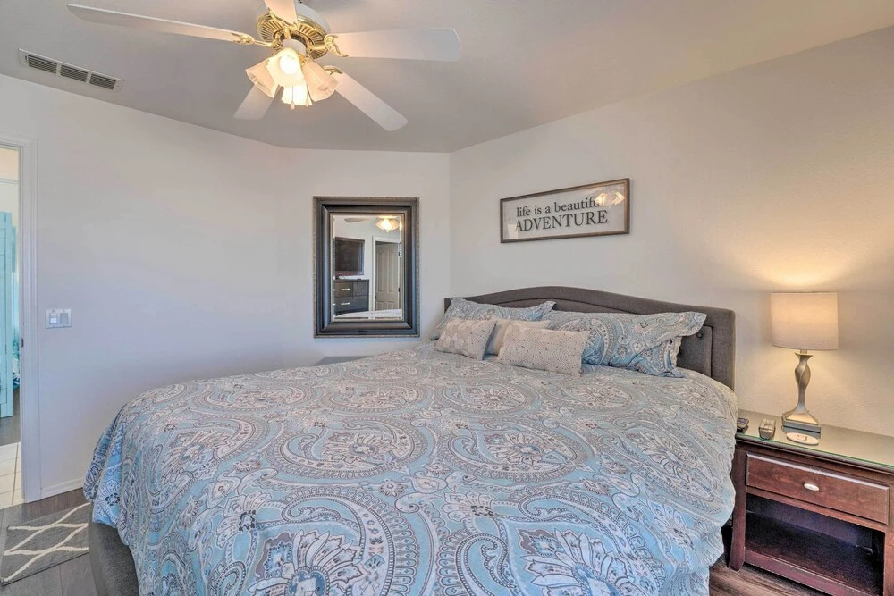 Central Lake Havasu City House: Grill & EV Charger