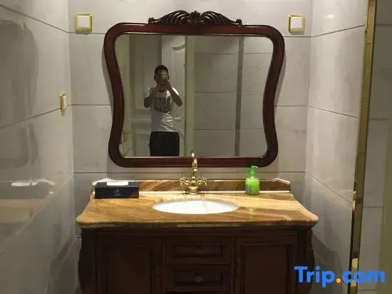 Ulan Holiday Inn
