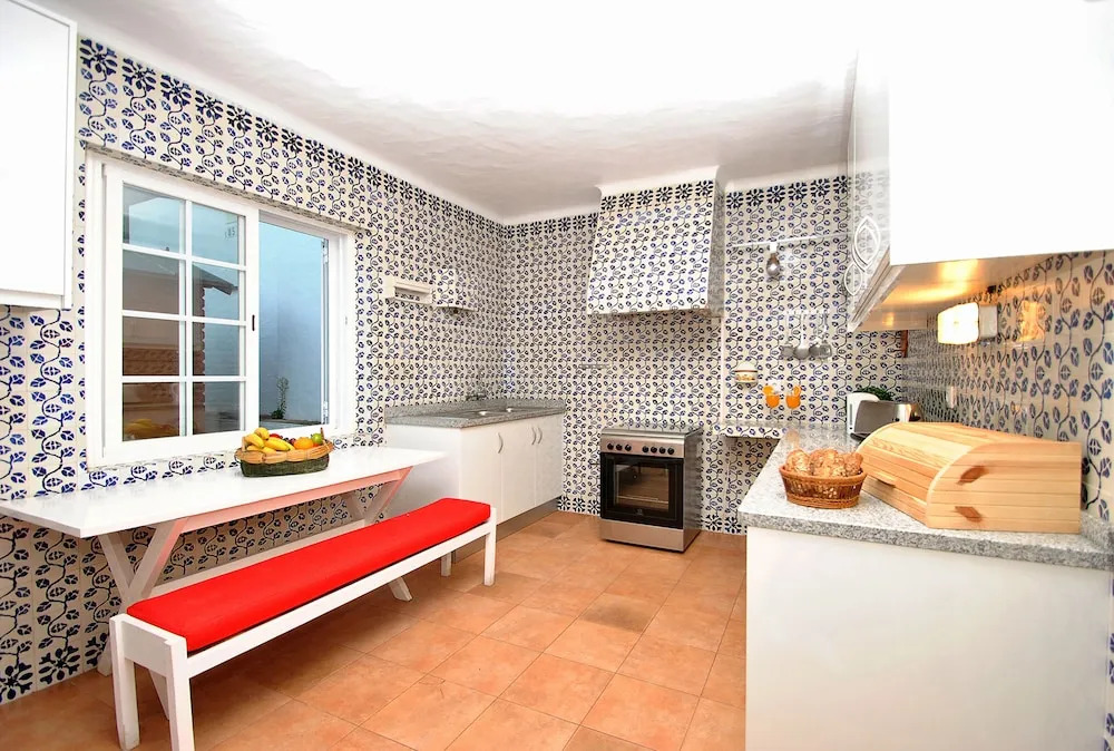Villa AlGharif - com Piscina Aquecível, Jardim e BBQ em Albufeira