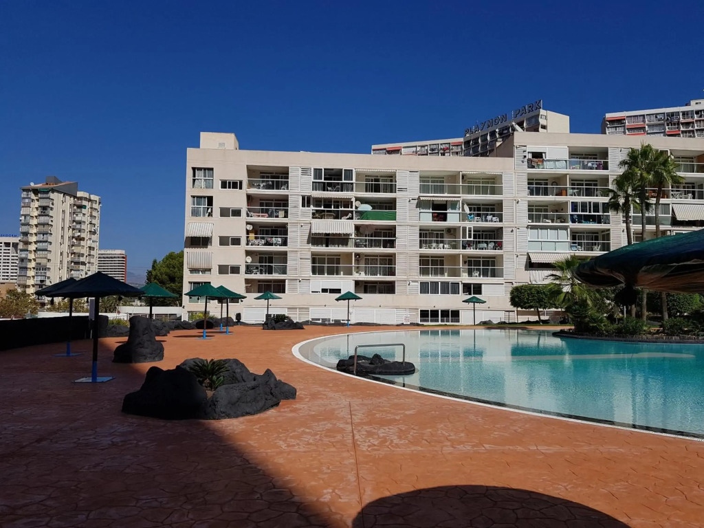 Ideal familias en urbanización de lujo a 600m de la playa Levante con Wifi, AC y Parking