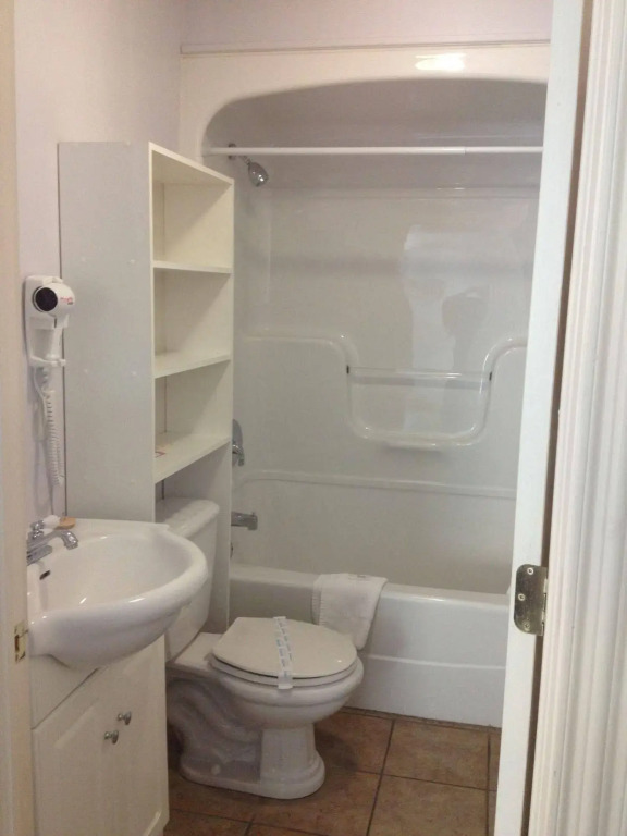 Shoreline Suites