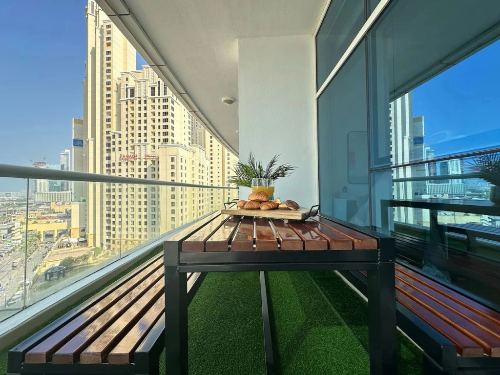 Квартира JBR Beachfront 3BR Sleeps 12 Pool Sea View
